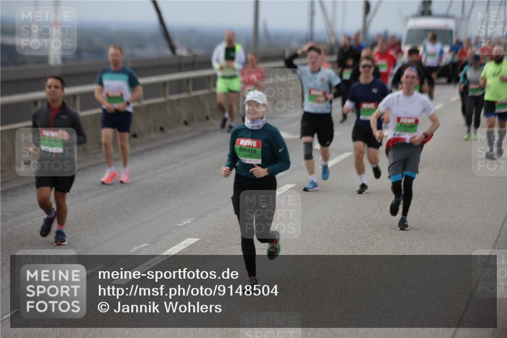 03.10.2025 - Köhlbrandbrückenlauf Jannik Wohlers http://msf.ph/oto/9148504 03.10.2025 15:52:39 Position 1 7119 meine-sportfotos.de
