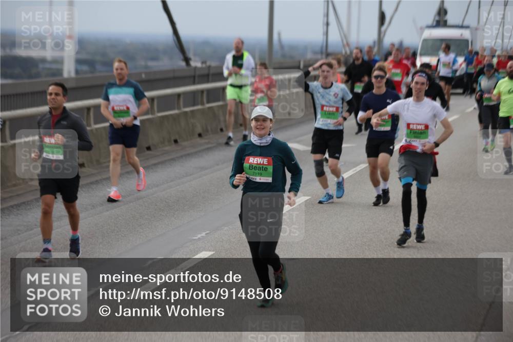03.10.2025 - Köhlbrandbrückenlauf Jannik Wohlers http://msf.ph/oto/9148508 03.10.2025 15:52:39 Position 1 7119 meine-sportfotos.de