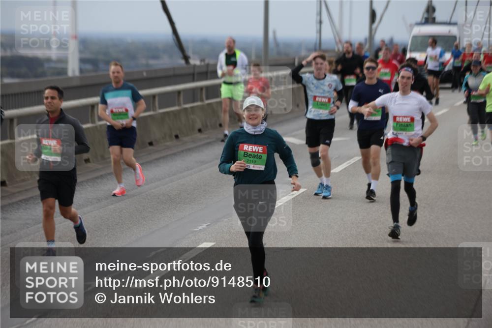 03.10.2025 - Köhlbrandbrückenlauf Jannik Wohlers http://msf.ph/oto/9148510 03.10.2025 15:52:39 Position 1 7119 meine-sportfotos.de