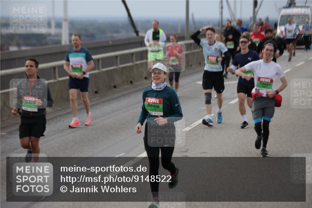 03.10.2025 - Köhlbrandbrückenlauf Jannik Wohlers http://msf.ph/oto/9148522 03.10.2025 15:52:40 Position 1 7119, 9427 meine-sportfotos.de