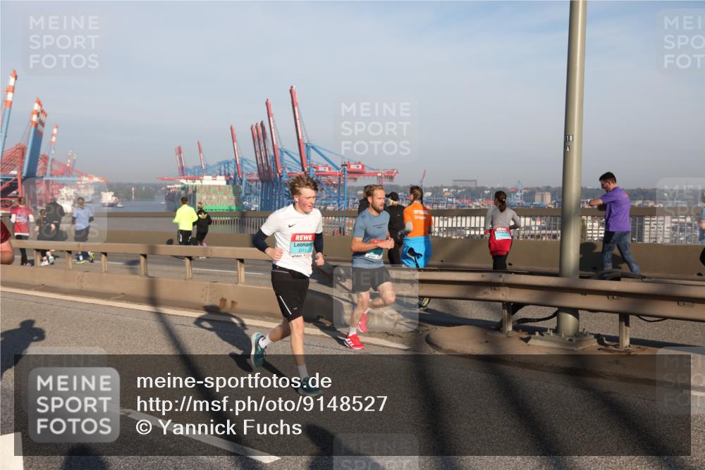 03.10.2025 - Köhlbrandbrückenlauf Yannick Fuchs http://msf.ph/oto/9148527 03.10.2025 08:39:59 Position 2 3111, 118 meine-sportfotos.de