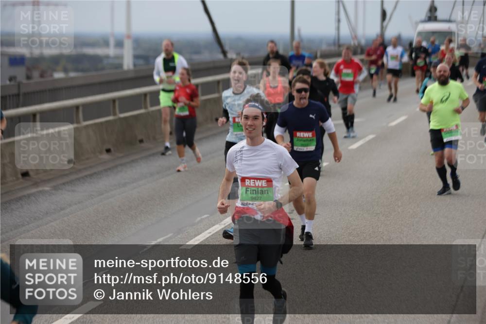 03.10.2025 - Köhlbrandbrückenlauf Jannik Wohlers http://msf.ph/oto/9148556 03.10.2025 15:52:42 Position 1 9427 meine-sportfotos.de