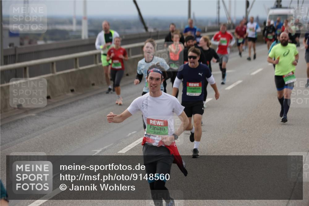 03.10.2025 - Köhlbrandbrückenlauf Jannik Wohlers http://msf.ph/oto/9148560 03.10.2025 15:52:42 Position 1 9427 meine-sportfotos.de