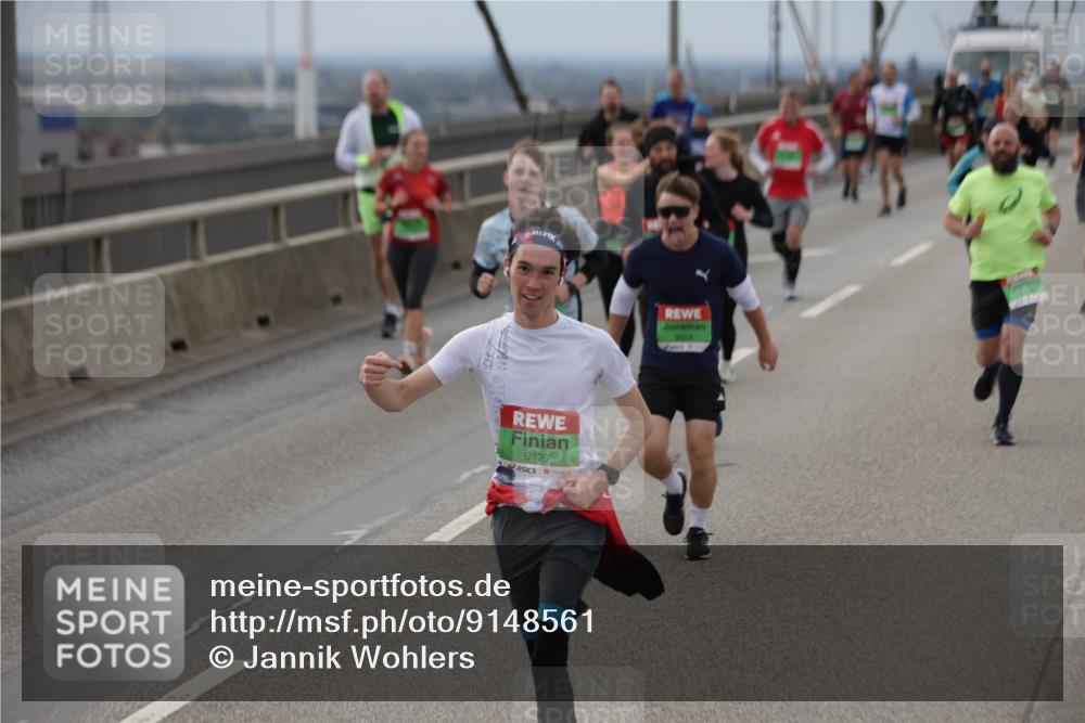 03.10.2025 - Köhlbrandbrückenlauf Jannik Wohlers http://msf.ph/oto/9148561 03.10.2025 15:52:42 Position 1 9427 meine-sportfotos.de