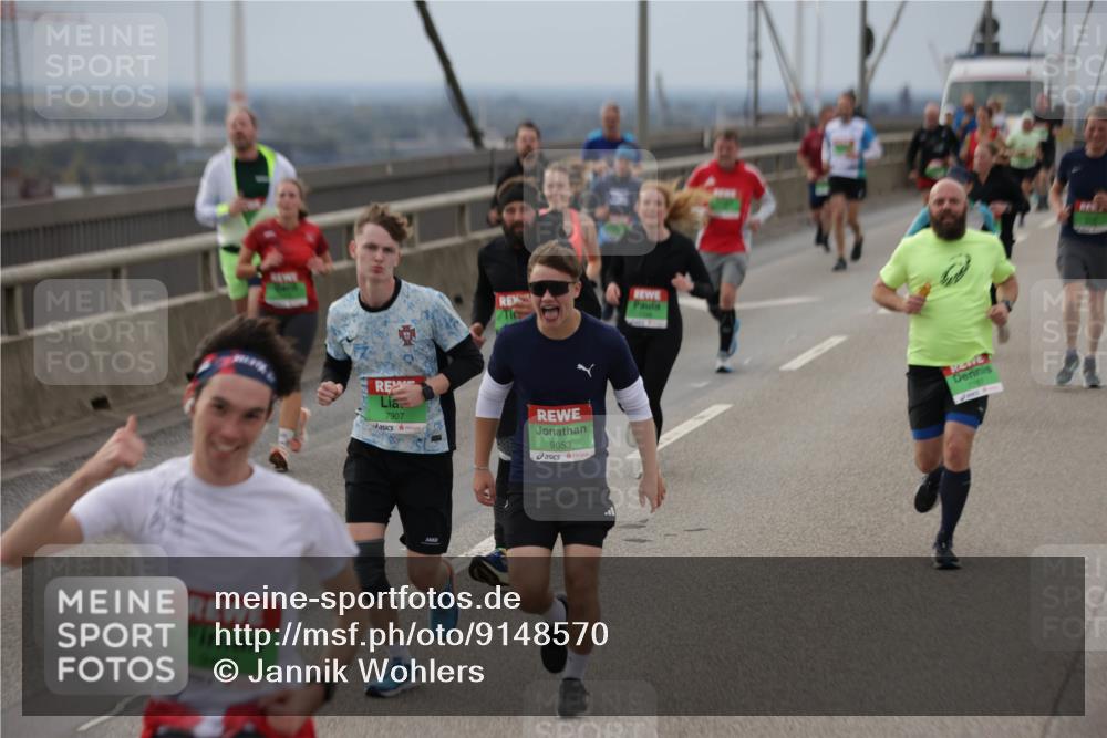 03.10.2025 - Köhlbrandbrückenlauf Jannik Wohlers http://msf.ph/oto/9148570 03.10.2025 15:52:43 Position 1 9427, 7907, 9653 meine-sportfotos.de