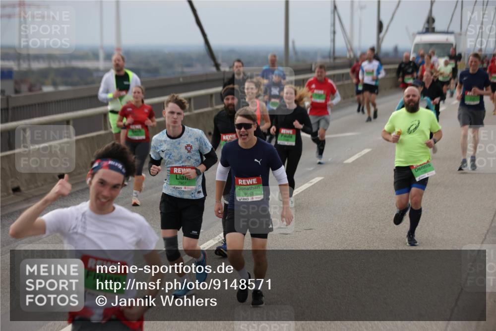 03.10.2025 - Köhlbrandbrückenlauf Jannik Wohlers http://msf.ph/oto/9148571 03.10.2025 15:52:43 Position 1 9427, 7907, 9653 meine-sportfotos.de