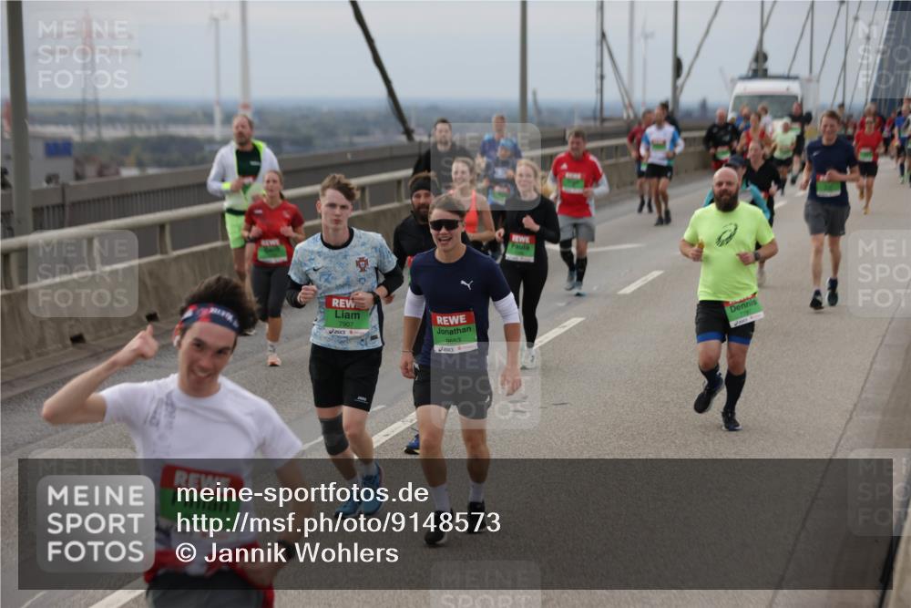 03.10.2025 - Köhlbrandbrückenlauf Jannik Wohlers http://msf.ph/oto/9148573 03.10.2025 15:52:43 Position 1 0427, 7907, 9653 meine-sportfotos.de