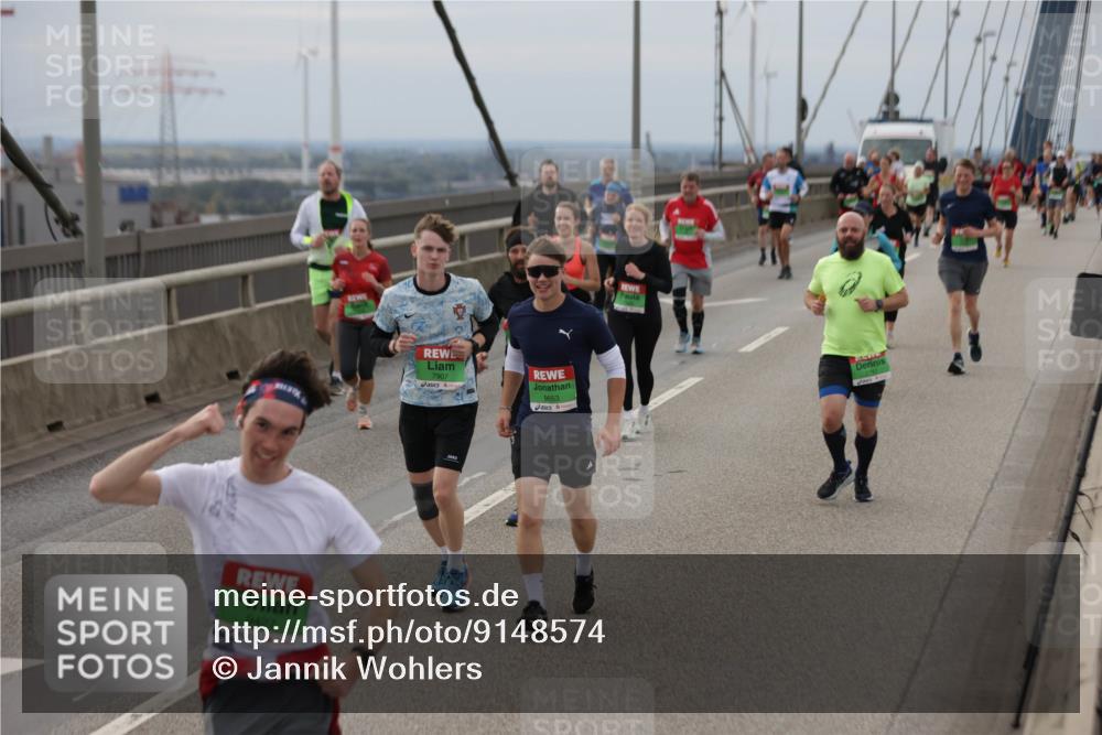 03.10.2025 - Köhlbrandbrückenlauf Jannik Wohlers http://msf.ph/oto/9148574 03.10.2025 15:52:43 Position 1 9427, 7907, 9653 meine-sportfotos.de