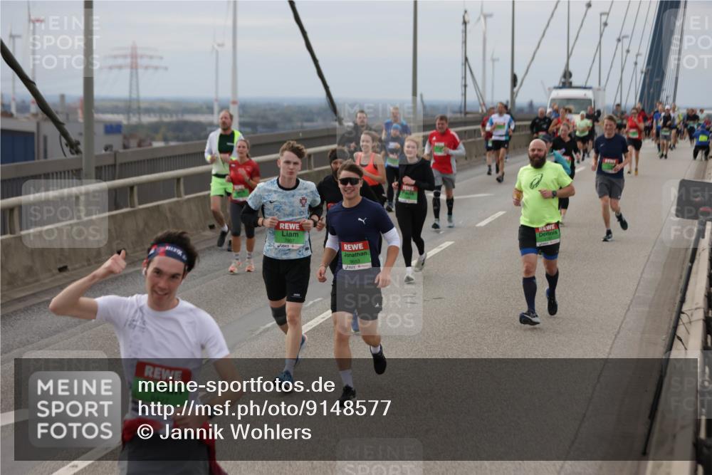 03.10.2025 - Köhlbrandbrückenlauf Jannik Wohlers http://msf.ph/oto/9148577 03.10.2025 15:52:43 Position 1 9427, 7907, 9653 meine-sportfotos.de