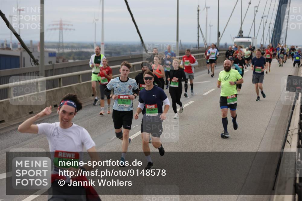 03.10.2025 - Köhlbrandbrückenlauf Jannik Wohlers http://msf.ph/oto/9148578 03.10.2025 15:52:43 Position 1 0427, 7907, 9653 meine-sportfotos.de