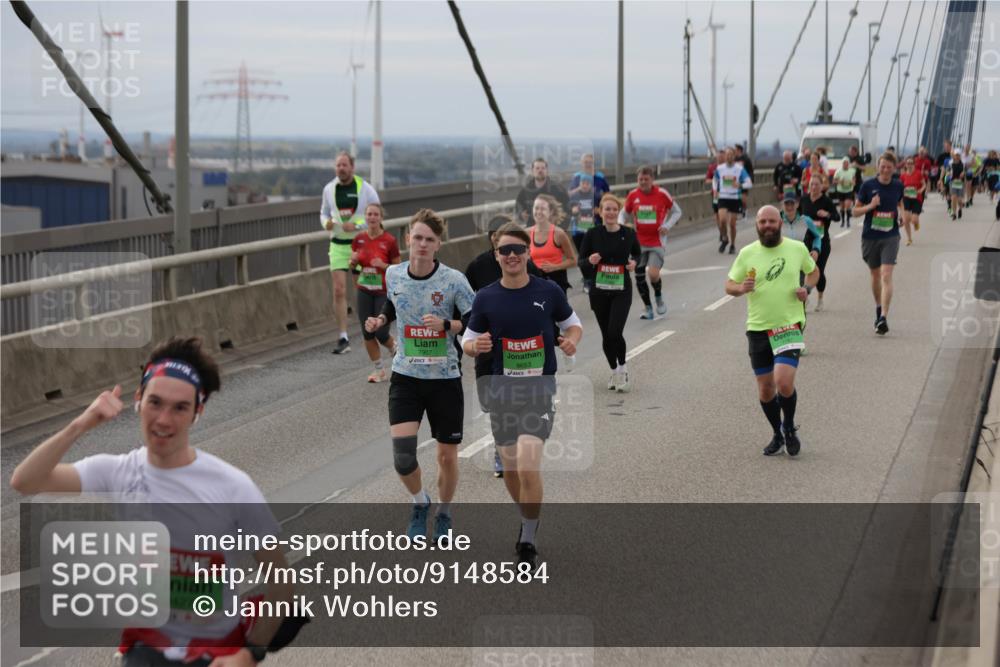 03.10.2025 - Köhlbrandbrückenlauf Jannik Wohlers http://msf.ph/oto/9148584 03.10.2025 15:52:43 Position 1 9427, 4827, 7907, 9653 meine-sportfotos.de