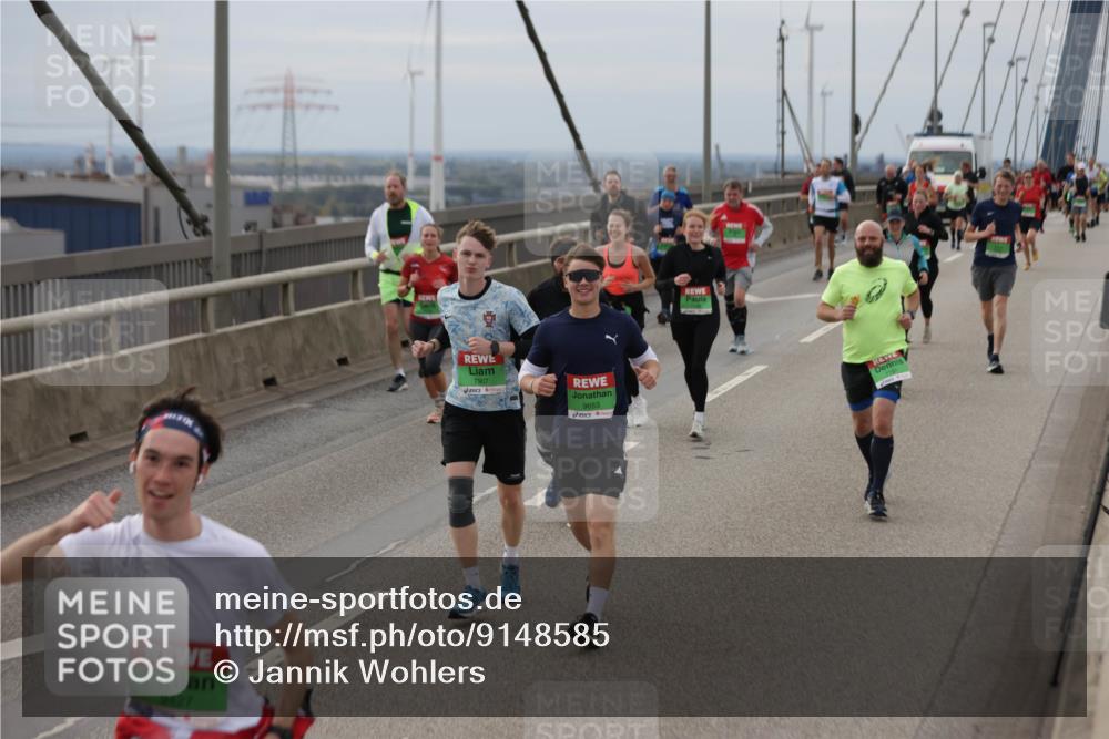 03.10.2025 - Köhlbrandbrückenlauf Jannik Wohlers http://msf.ph/oto/9148585 03.10.2025 15:52:43 Position 1 9427, 7907, 9653 meine-sportfotos.de