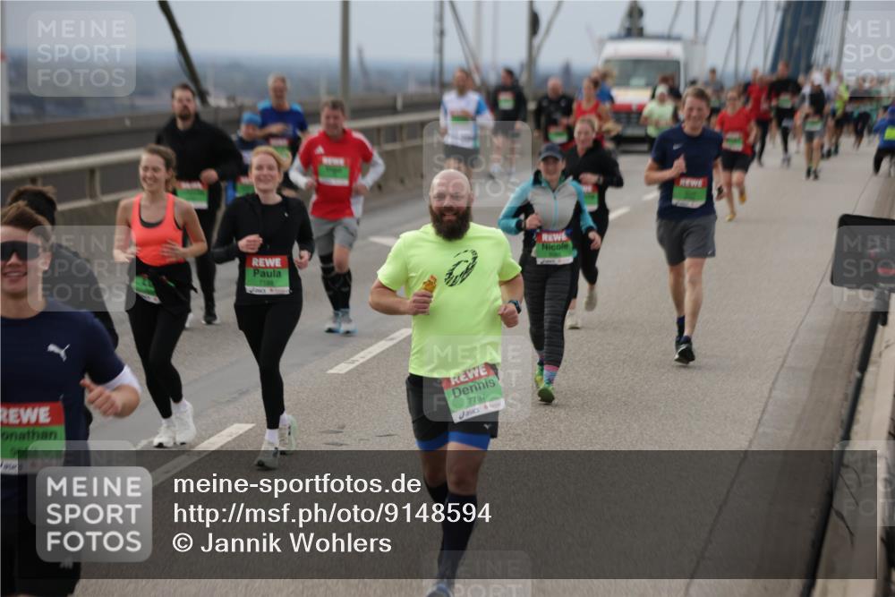 03.10.2025 - Köhlbrandbrückenlauf Jannik Wohlers http://msf.ph/oto/9148594 03.10.2025 15:52:44 Position 1 7787 meine-sportfotos.de