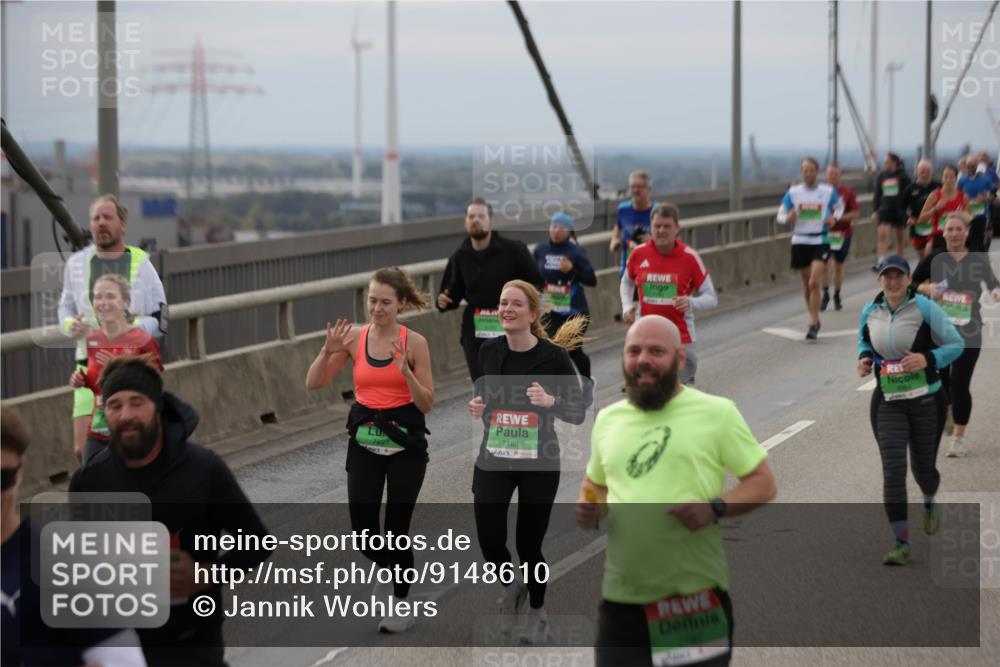 03.10.2025 - Köhlbrandbrückenlauf Jannik Wohlers http://msf.ph/oto/9148610 03.10.2025 15:52:45 Position 1 7111, 1227, 7188 meine-sportfotos.de