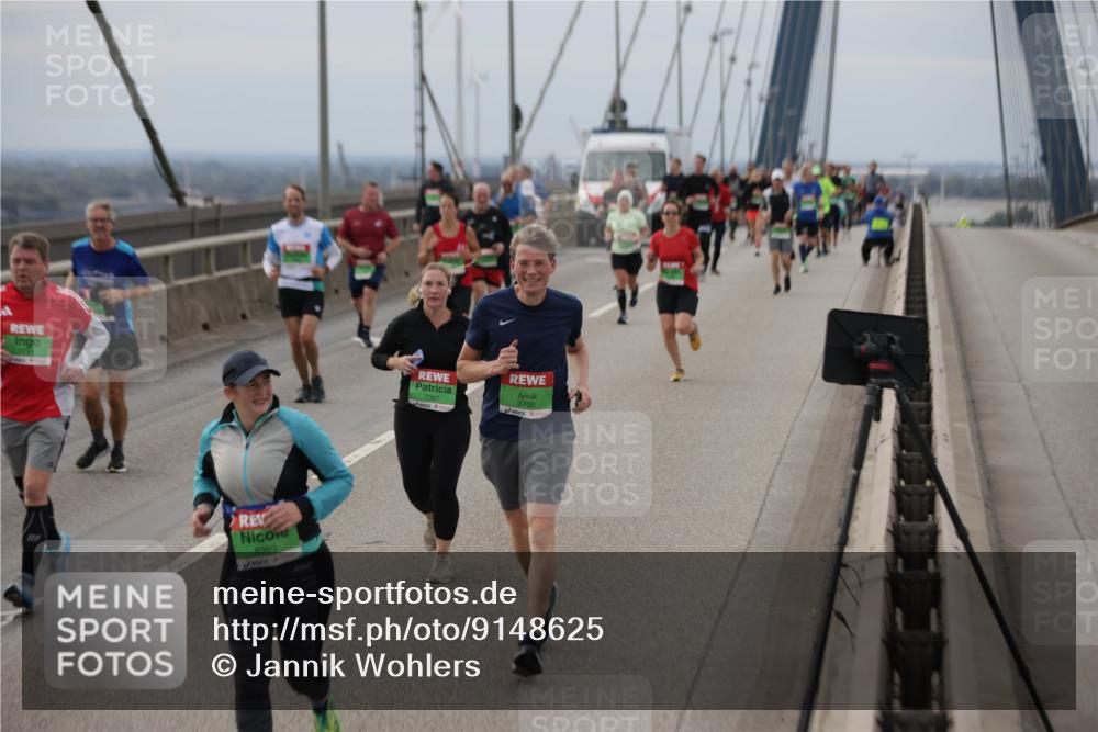 03.10.2025 - Köhlbrandbrückenlauf Jannik Wohlers http://msf.ph/oto/9148625 03.10.2025 15:52:47 Position 1 8969, 7367, 9700 meine-sportfotos.de