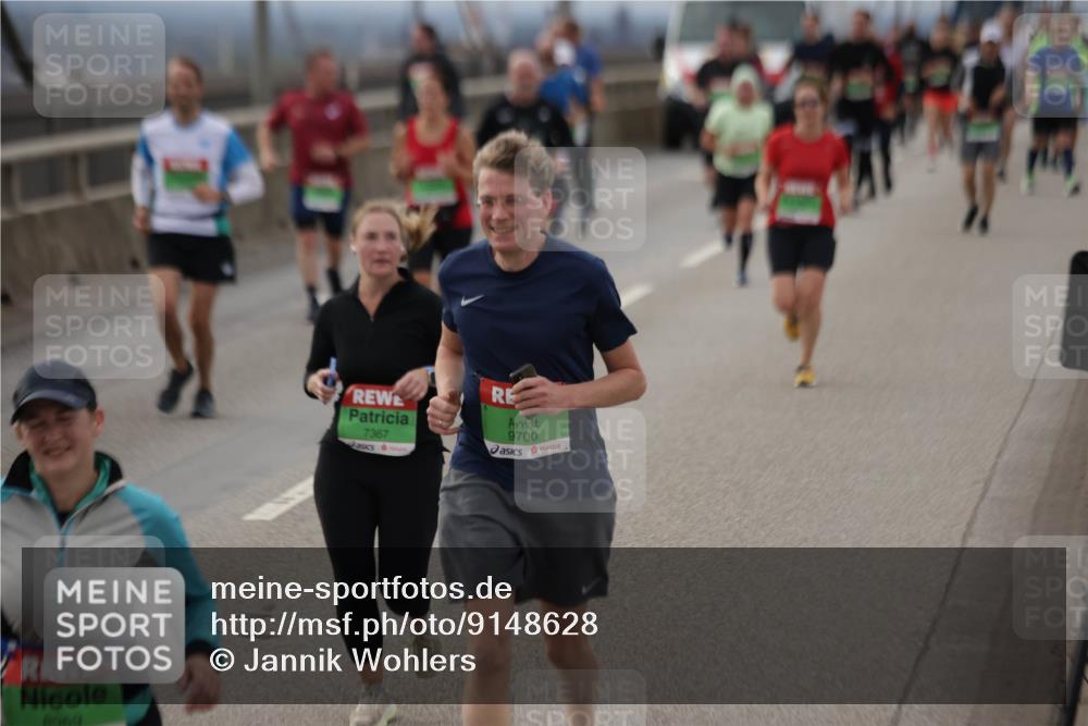 03.10.2025 - Köhlbrandbrückenlauf Jannik Wohlers http://msf.ph/oto/9148628 03.10.2025 15:52:48 Position 1 8769, 7367, 9700 meine-sportfotos.de