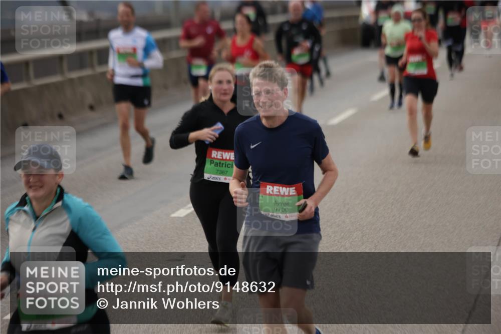 03.10.2025 - Köhlbrandbrückenlauf Jannik Wohlers http://msf.ph/oto/9148632 03.10.2025 15:52:48 Position 1 8060, 7367, 9700 meine-sportfotos.de