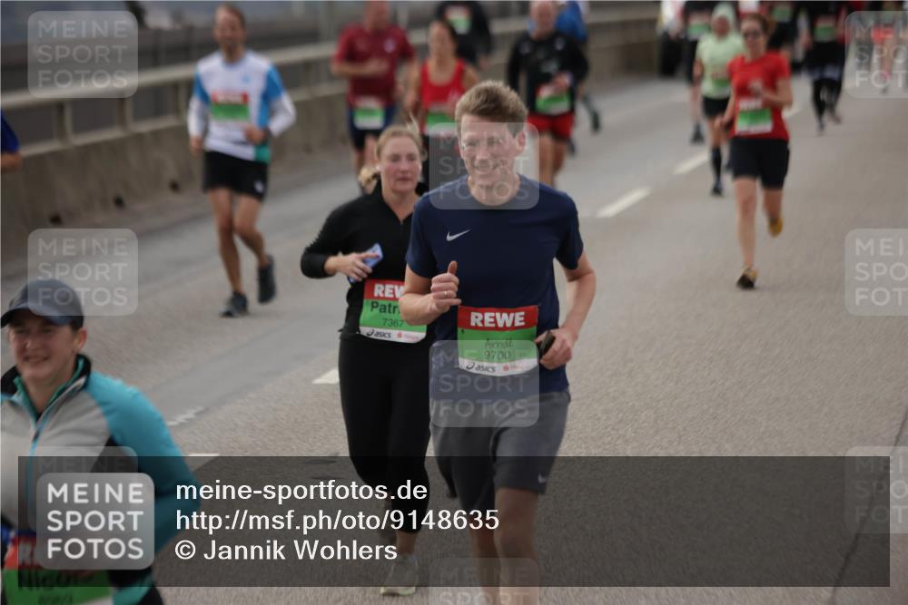 03.10.2025 - Köhlbrandbrückenlauf Jannik Wohlers http://msf.ph/oto/9148635 03.10.2025 15:52:48 Position 1 7367, 9700 meine-sportfotos.de