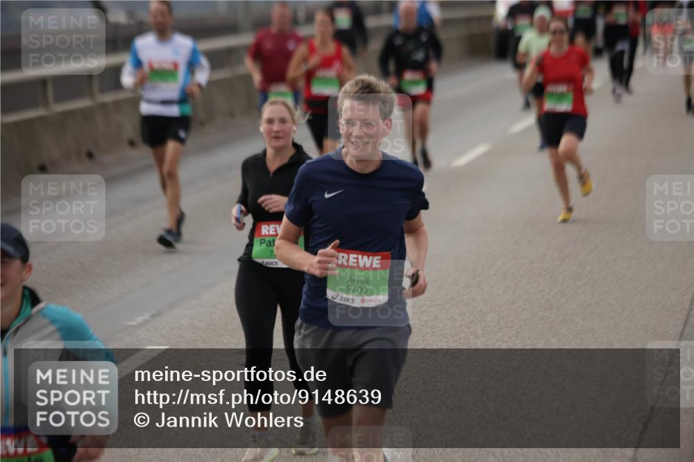 03.10.2025 - Köhlbrandbrückenlauf Jannik Wohlers http://msf.ph/oto/9148639 03.10.2025 15:52:48 Position 1 9700 meine-sportfotos.de