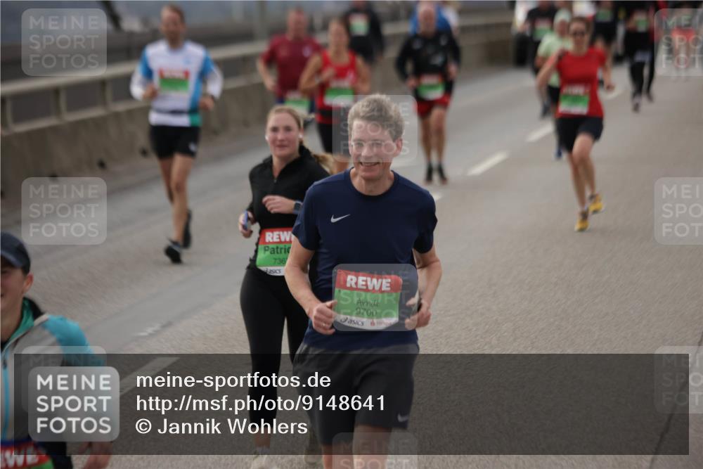03.10.2025 - Köhlbrandbrückenlauf Jannik Wohlers http://msf.ph/oto/9148641 03.10.2025 15:52:48 Position 1 736, 9700 meine-sportfotos.de