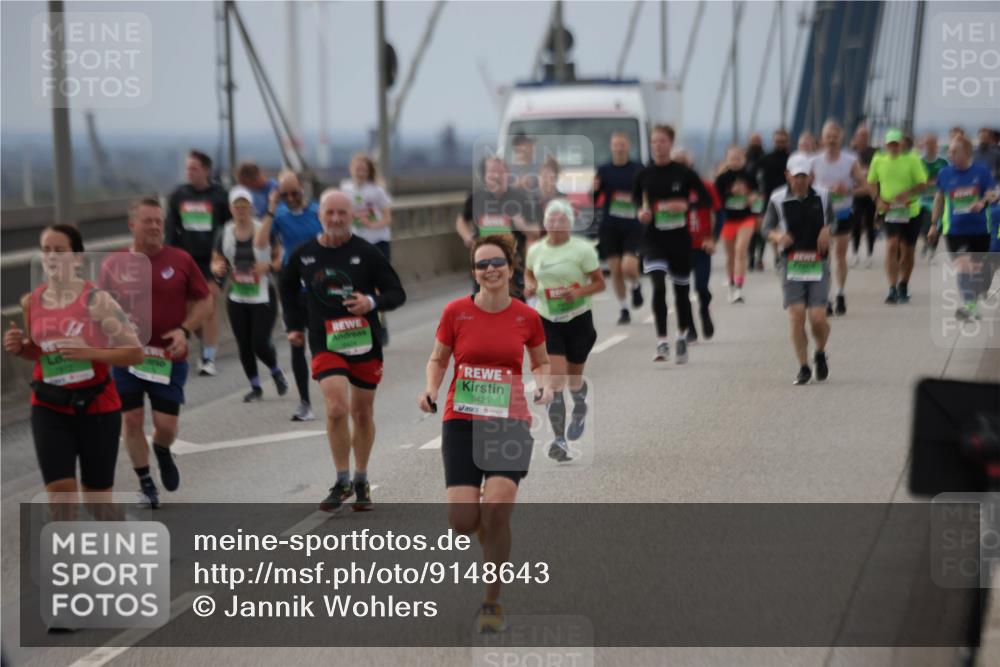03.10.2025 - Köhlbrandbrückenlauf Jannik Wohlers http://msf.ph/oto/9148643 03.10.2025 15:52:49 Position 1 8710, 9425 meine-sportfotos.de
