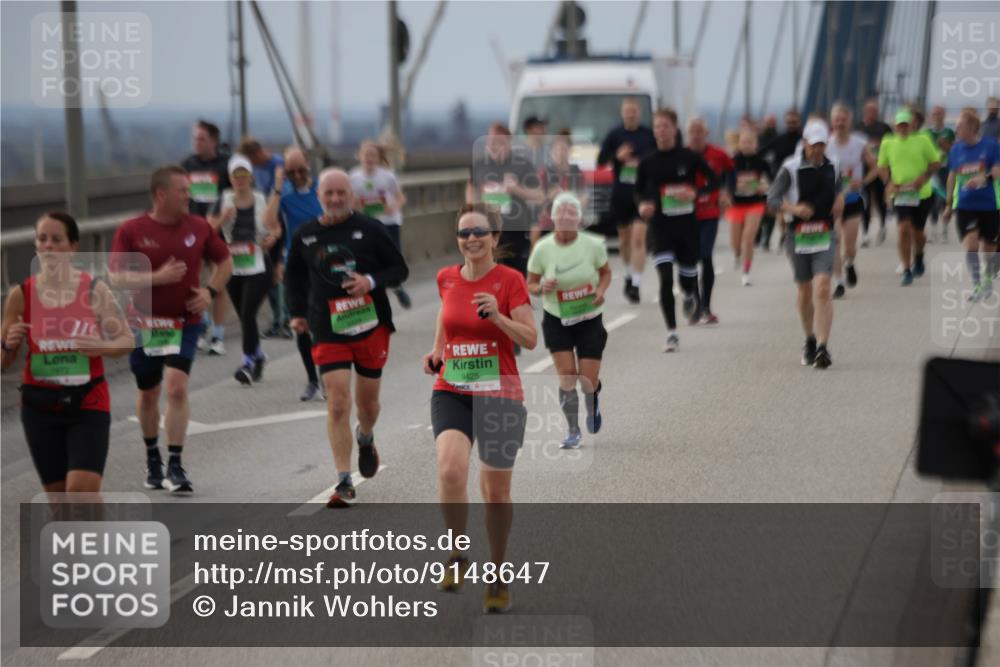 03.10.2025 - Köhlbrandbrückenlauf Jannik Wohlers http://msf.ph/oto/9148647 03.10.2025 15:52:50 Position 1 9425 meine-sportfotos.de