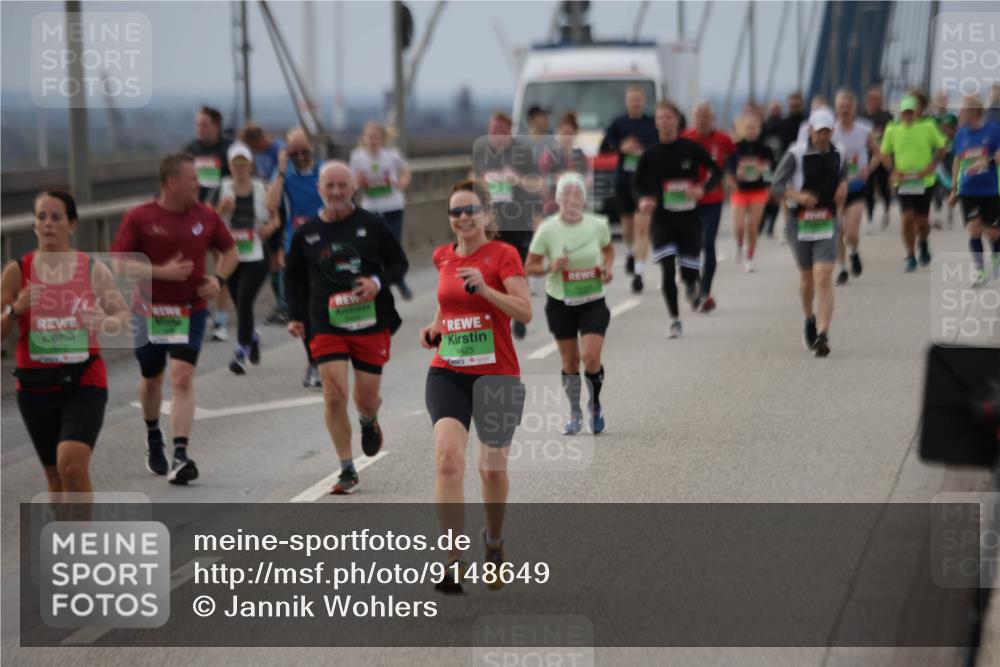 03.10.2025 - Köhlbrandbrückenlauf Jannik Wohlers http://msf.ph/oto/9148649 03.10.2025 15:52:50 Position 1 9425 meine-sportfotos.de