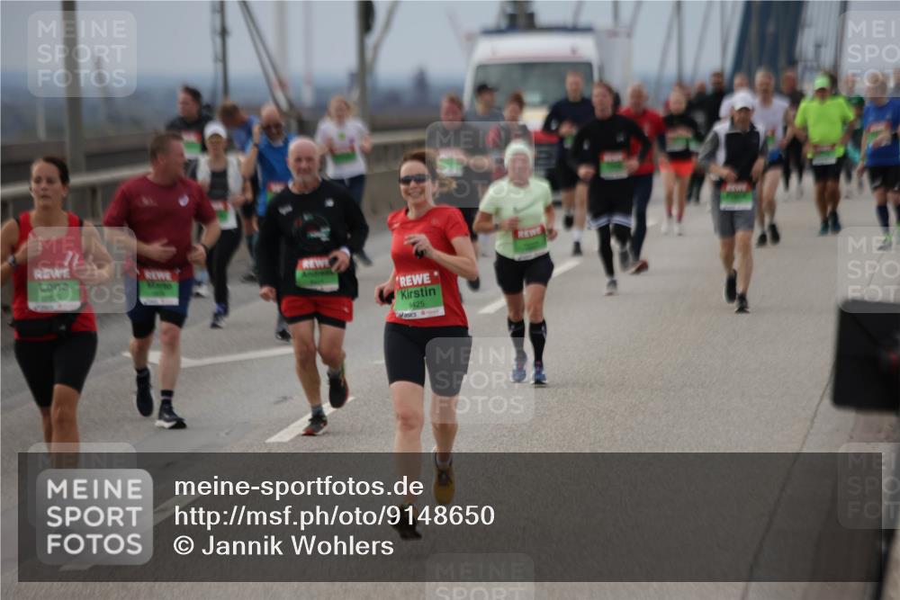 03.10.2025 - Köhlbrandbrückenlauf Jannik Wohlers http://msf.ph/oto/9148650 03.10.2025 15:52:50 Position 1 9425 meine-sportfotos.de