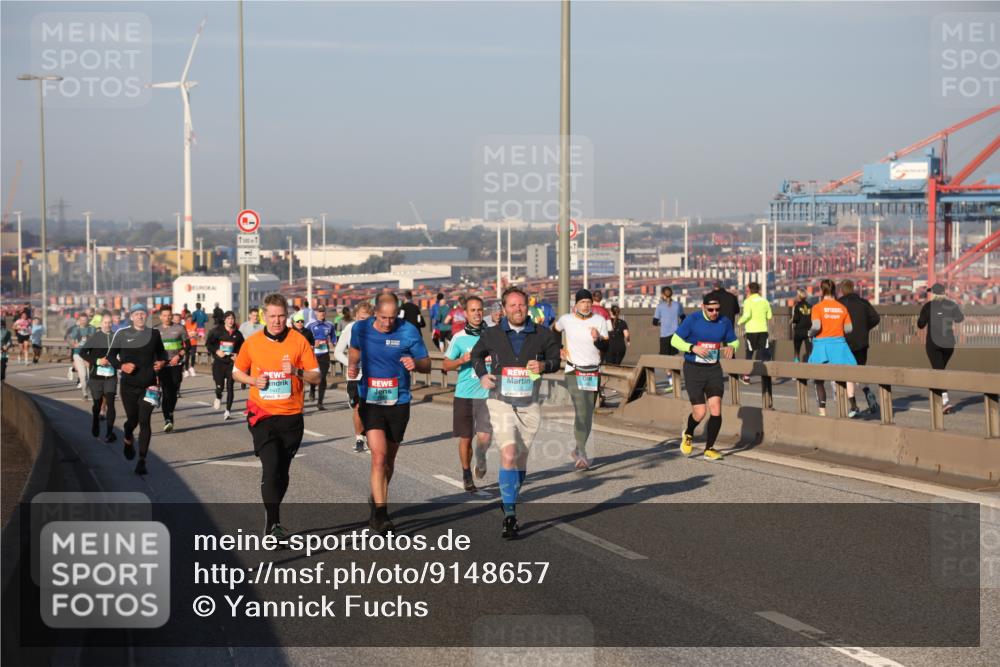 03.10.2025 - Köhlbrandbrückenlauf Yannick Fuchs http://msf.ph/oto/9148657 03.10.2025 08:40:08 Position 2 500, 1, 1447 meine-sportfotos.de