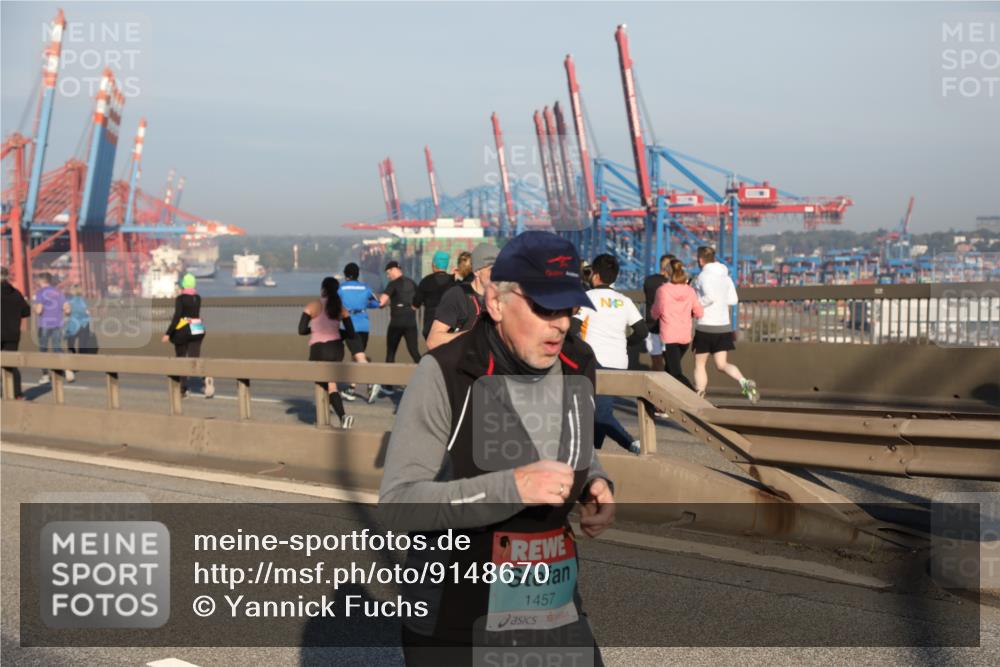 03.10.2025 - Köhlbrandbrückenlauf Yannick Fuchs http://msf.ph/oto/9148670 03.10.2025 08:40:09 Position 2 1457 meine-sportfotos.de