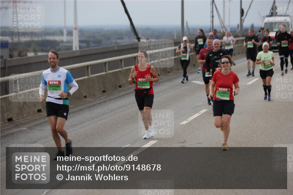 03.10.2025 - Köhlbrandbrückenlauf Jannik Wohlers http://msf.ph/oto/9148678 03.10.2025 15:52:51 Position 1 7383, 7872, 9425 meine-sportfotos.de