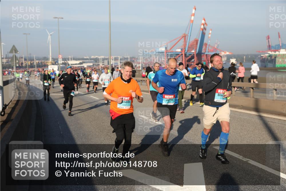 03.10.2025 - Köhlbrandbrückenlauf Yannick Fuchs http://msf.ph/oto/9148708 03.10.2025 08:40:13 Position 2 1447, 1543, 3706 meine-sportfotos.de