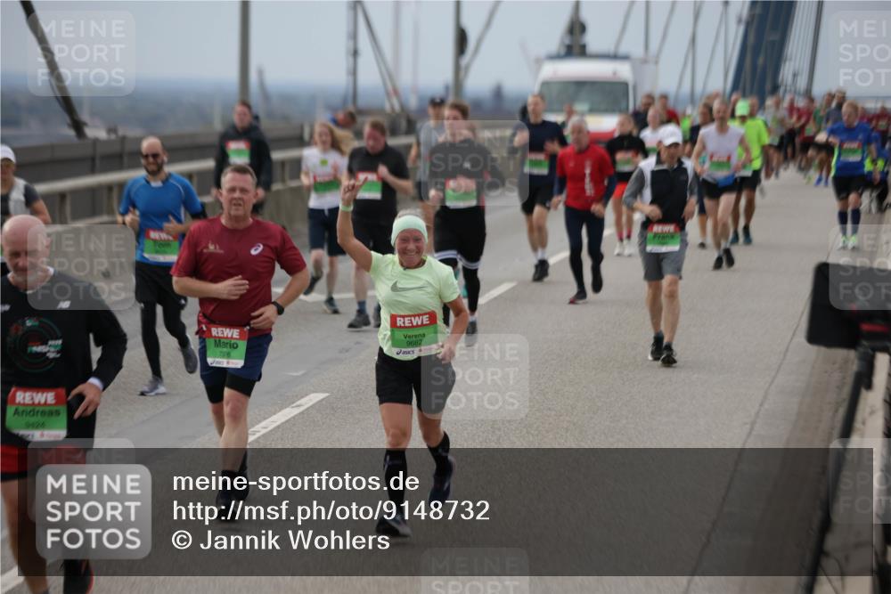 03.10.2025 - Köhlbrandbrückenlauf Jannik Wohlers http://msf.ph/oto/9148732 03.10.2025 15:52:54 Position 1 9424, 7376, 9682 meine-sportfotos.de