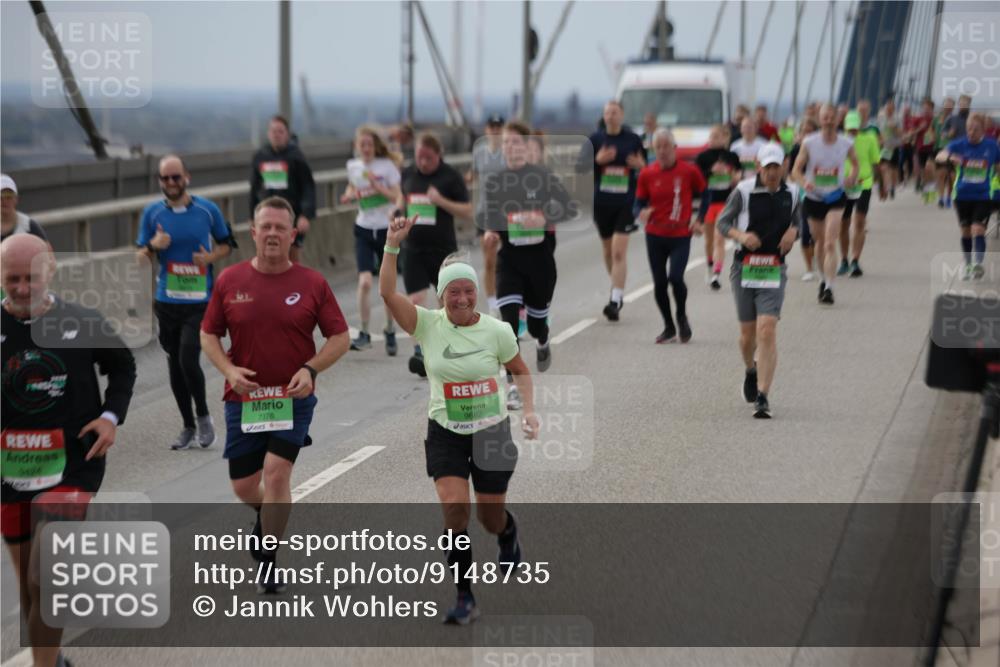 03.10.2025 - Köhlbrandbrückenlauf Jannik Wohlers http://msf.ph/oto/9148735 03.10.2025 15:52:54 Position 1 7376, 9682 meine-sportfotos.de