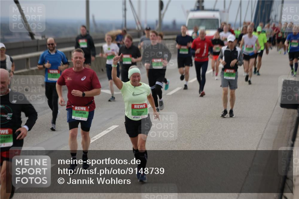 03.10.2025 - Köhlbrandbrückenlauf Jannik Wohlers http://msf.ph/oto/9148739 03.10.2025 15:52:54 Position 1 7376, 9682 meine-sportfotos.de
