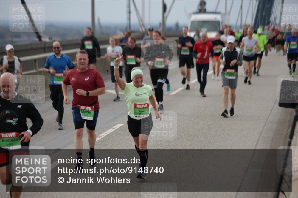 03.10.2025 - Köhlbrandbrückenlauf Jannik Wohlers http://msf.ph/oto/9148740 03.10.2025 15:52:55 Position 1 9426, 7376, 9682 meine-sportfotos.de