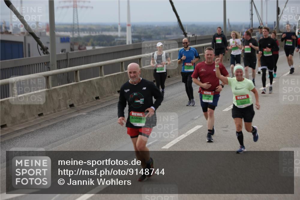 03.10.2025 - Köhlbrandbrückenlauf Jannik Wohlers http://msf.ph/oto/9148744 03.10.2025 15:52:55 Position 1 9424 meine-sportfotos.de