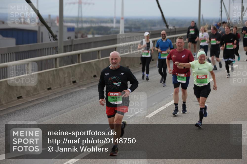 03.10.2025 - Köhlbrandbrückenlauf Jannik Wohlers http://msf.ph/oto/9148750 03.10.2025 15:52:55 Position 1 9424, 7376, 9682 meine-sportfotos.de