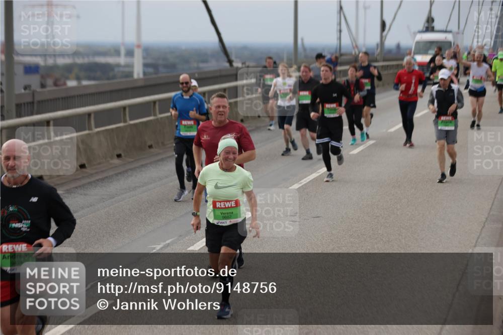 03.10.2025 - Köhlbrandbrückenlauf Jannik Wohlers http://msf.ph/oto/9148756 03.10.2025 15:52:56 Position 1 9424, 9682 meine-sportfotos.de