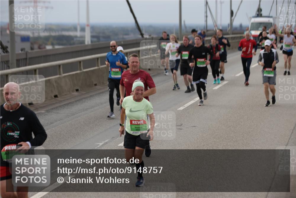 03.10.2025 - Köhlbrandbrückenlauf Jannik Wohlers http://msf.ph/oto/9148757 03.10.2025 15:52:56 Position 1 2015, 9424, 9682 meine-sportfotos.de