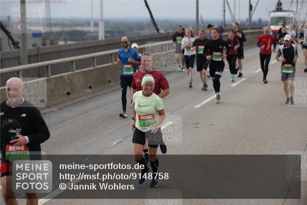03.10.2025 - Köhlbrandbrückenlauf Jannik Wohlers http://msf.ph/oto/9148758 03.10.2025 15:52:56 Position 1 2925, 9424, 9682 meine-sportfotos.de