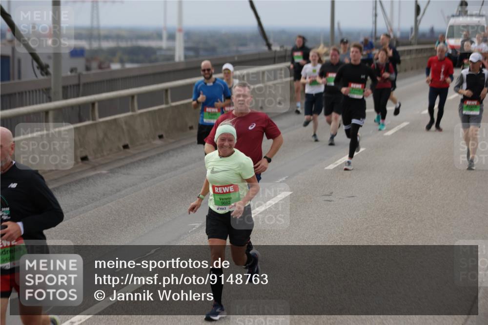 03.10.2025 - Köhlbrandbrückenlauf Jannik Wohlers http://msf.ph/oto/9148763 03.10.2025 15:52:56 Position 1 9682, 9424 meine-sportfotos.de