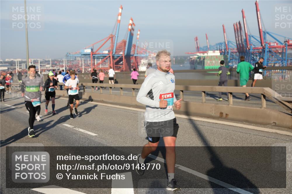 03.10.2025 - Köhlbrandbrückenlauf Yannick Fuchs http://msf.ph/oto/9148770 03.10.2025 08:40:17 Position 2 02 meine-sportfotos.de