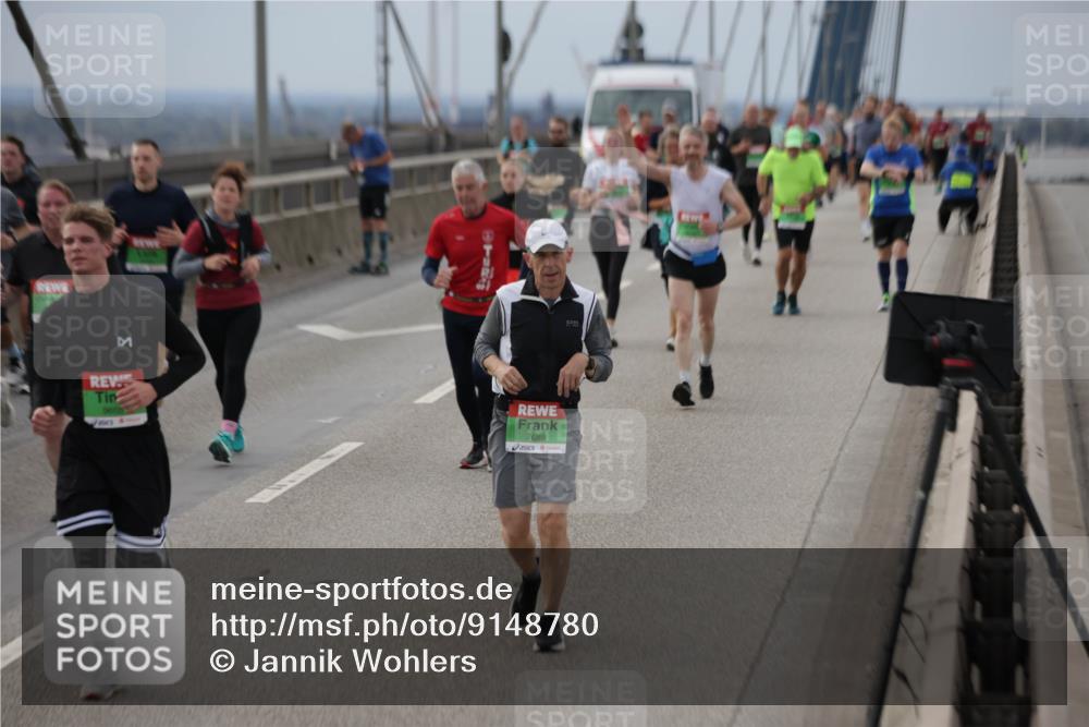 03.10.2025 - Köhlbrandbrückenlauf Jannik Wohlers http://msf.ph/oto/9148780 03.10.2025 15:52:58 Position 1 7689 meine-sportfotos.de