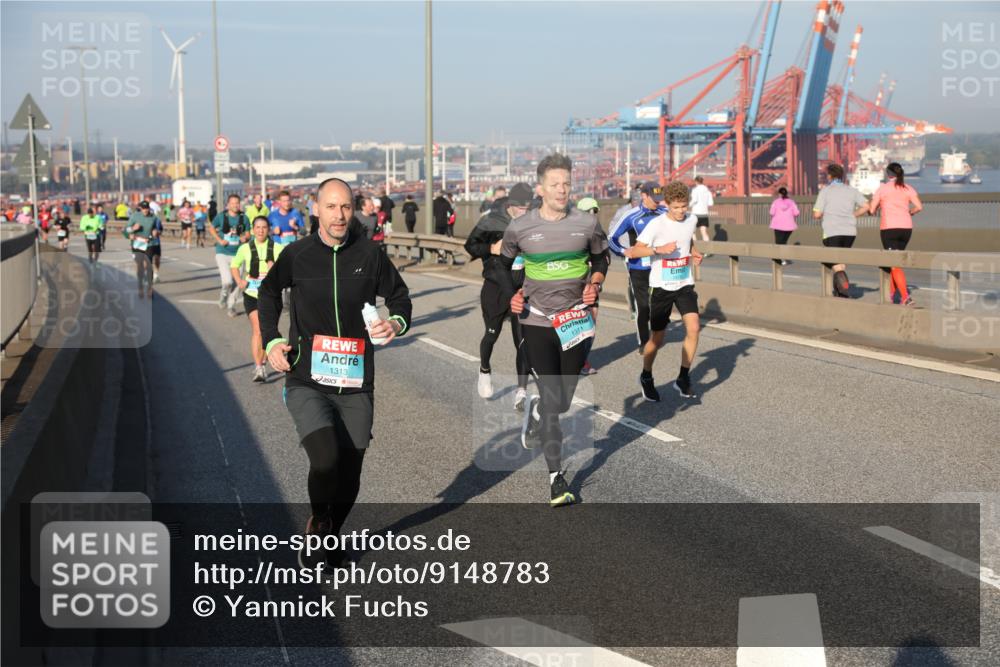 03.10.2025 - Köhlbrandbrückenlauf Yannick Fuchs http://msf.ph/oto/9148783 03.10.2025 08:40:18 Position 2 1313 meine-sportfotos.de