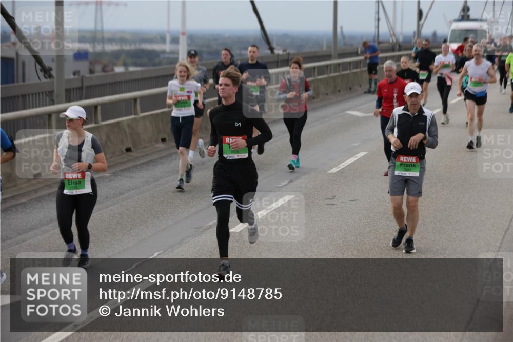 03.10.2025 - Köhlbrandbrückenlauf Jannik Wohlers http://msf.ph/oto/9148785 03.10.2025 15:52:59 Position 1 9655, 7689, 9011 meine-sportfotos.de