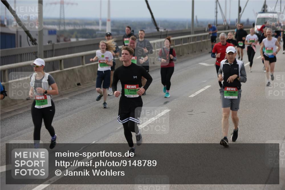 03.10.2025 - Köhlbrandbrückenlauf Jannik Wohlers http://msf.ph/oto/9148789 03.10.2025 15:52:59 Position 1 7733, 9041, 9655, 7689 meine-sportfotos.de