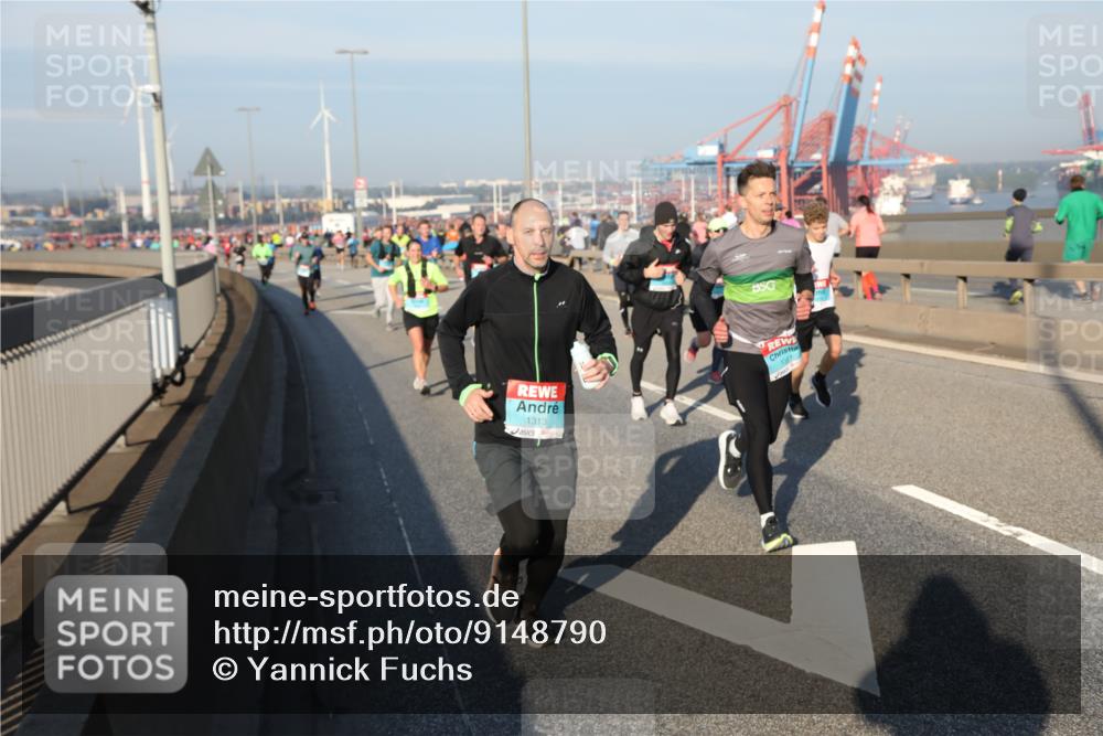 03.10.2025 - Köhlbrandbrückenlauf Yannick Fuchs http://msf.ph/oto/9148790 03.10.2025 08:40:18 Position 2 1313 meine-sportfotos.de