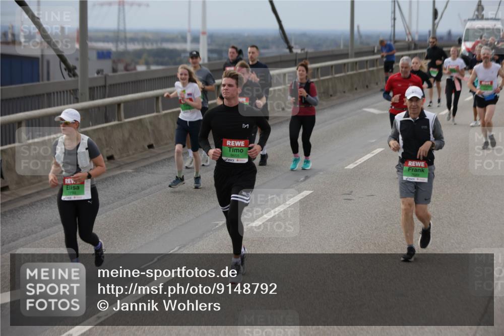 03.10.2025 - Köhlbrandbrückenlauf Jannik Wohlers http://msf.ph/oto/9148792 03.10.2025 15:52:59 Position 1 7733, 9085, 9655, 7689 meine-sportfotos.de