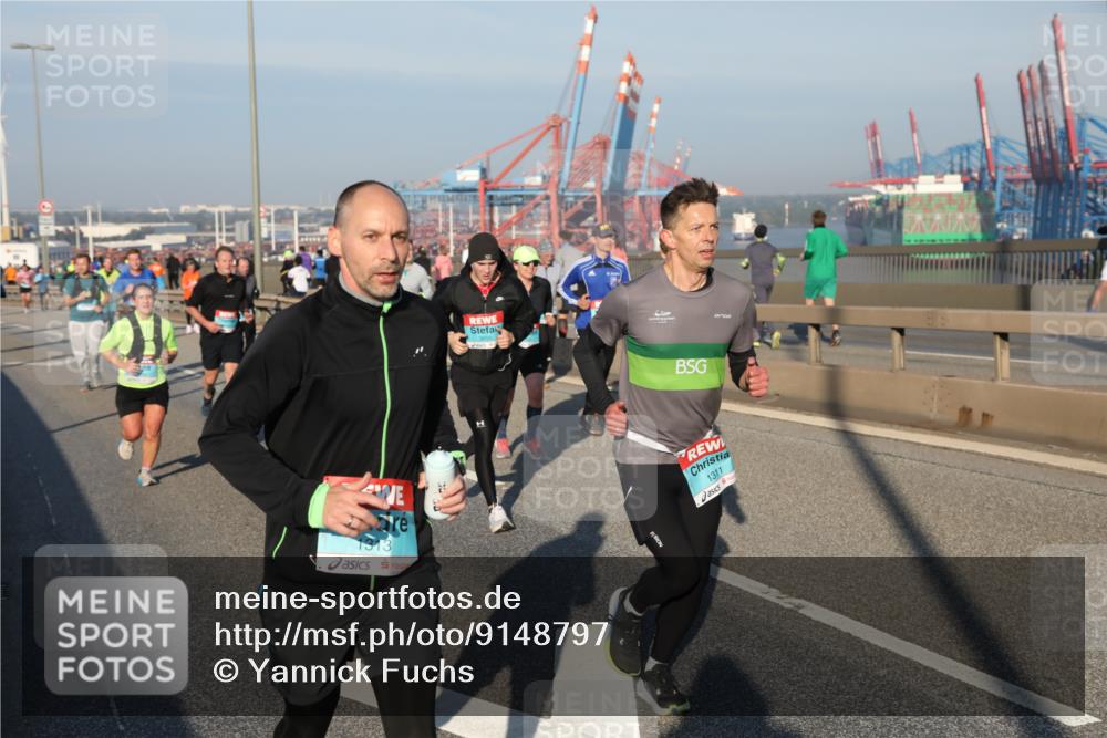 03.10.2025 - Köhlbrandbrückenlauf Yannick Fuchs http://msf.ph/oto/9148797 03.10.2025 08:40:19 Position 2 1313, 1311 meine-sportfotos.de